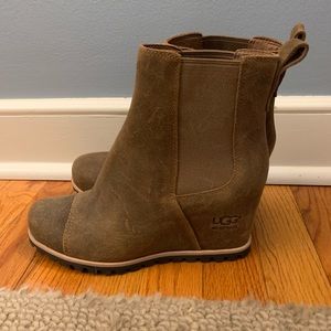 Women’s Ugg Pax Wedge Bootie (Chipmunk Brown)